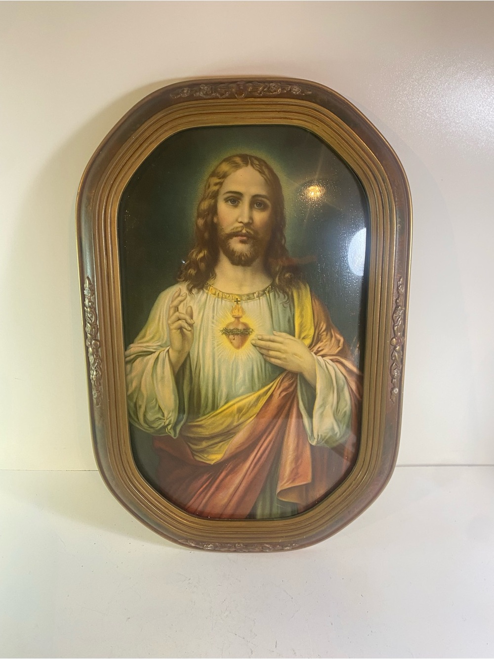 Vintage Lithograph Of The Sacred Heart Of Jesus Oval Frame Gesso Detail 12”x18” - Picture 1 of 16